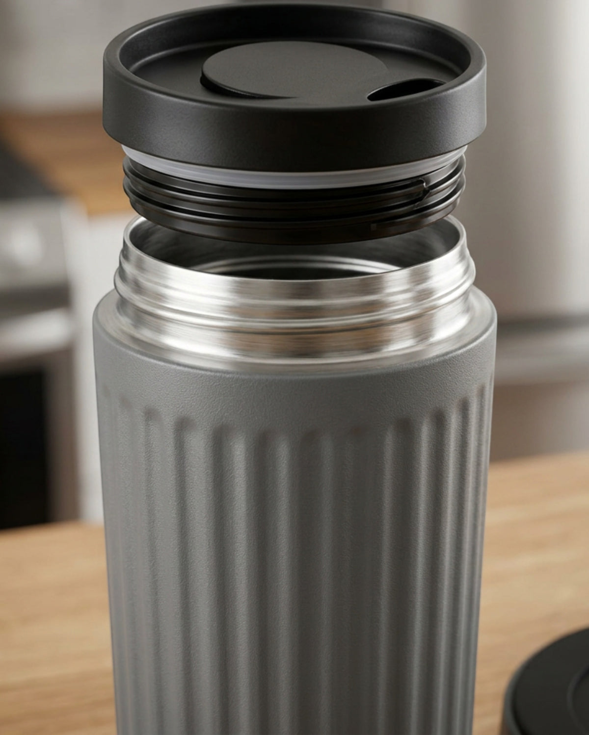 Tavlu 18 oz Ribbed Stainless Steel Vacuum Tumbler with Twist-Lock Lid Graphite - Detail view